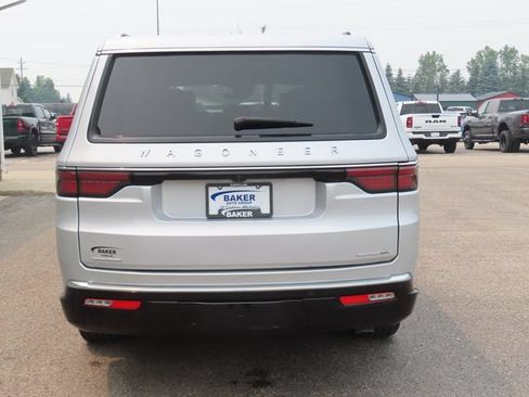 Used 2023 Jeep Wagoneer L Series II AWD/4WD image 10