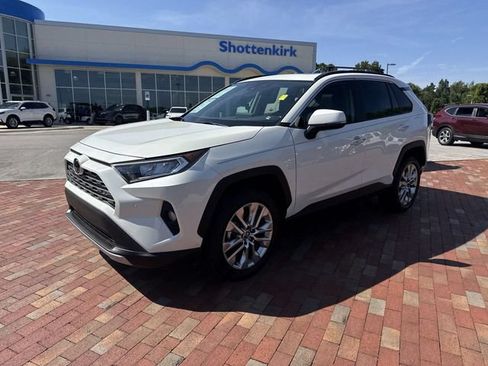 Used 2020 Toyota RAV4 Limited FWD image 32