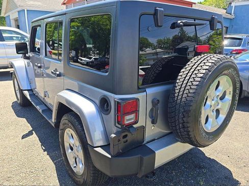 Used 2015 Jeep Wrangler Unlimited Sahara w/ Connectivity Group AWD/4WD image 10