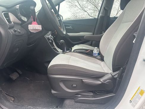 Used 2017 Chevrolet Trax LS image 9
