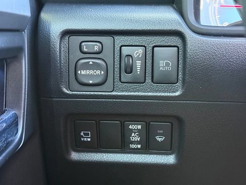 Used 2022 Toyota 4Runner Limited AWD/4WD image 10