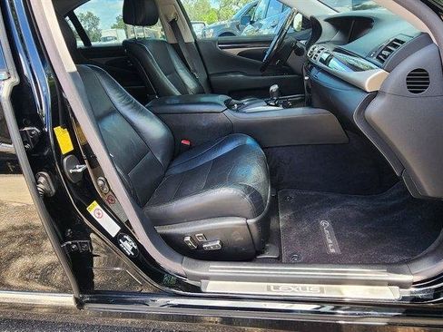 Used 2013 Lexus LS 460 w/ Comfort Pkg RWD image 22