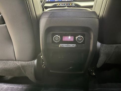 Used 2025 Buick Enclave Preferred image 23