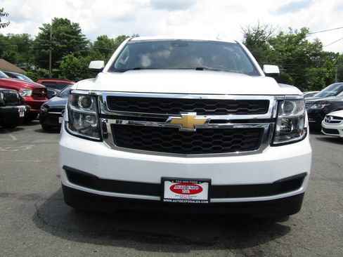 Used 2018 Chevrolet Suburban LT image 2