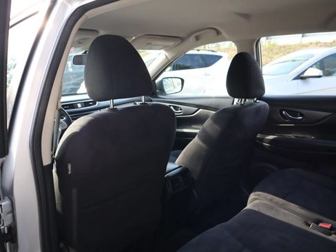 Used 2016 Nissan Rogue S FWD image 11