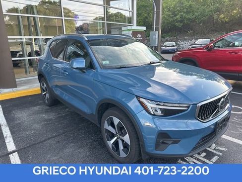 Used 2024 Volvo XC40 B5 Plus AWD/4WD image 1