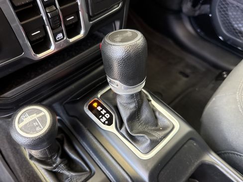 Used 2020 Jeep Wrangler Unlimited Sport S AWD/4WD image 25