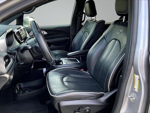 Used 2020 Chrysler Pacifica Limited w/ Advanced Safetytec Group FWD image 25