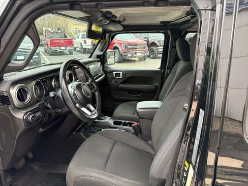 Used 2022 Jeep Wrangler Unlimited Sahara image 12