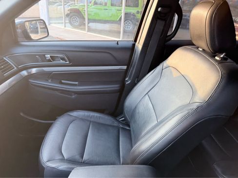 Used 2018 Ford Explorer XLT w/ Equipment Group 202A image 31