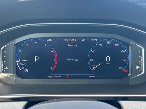 Used 2025 Volkswagen Jetta SEL FWD image 26