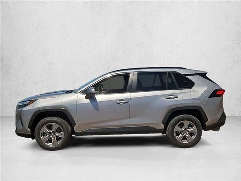 Used 2025 Toyota RAV4 XLE AWD/4WD image 9