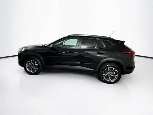 Used 2025 Chevrolet Trax LT w/ LT Convenience Package FWD image 4