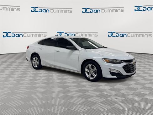 Used 2019 Chevrolet Malibu LS image 2