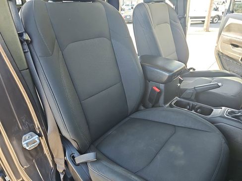 Used 2021 Jeep Gladiator Willys image 10