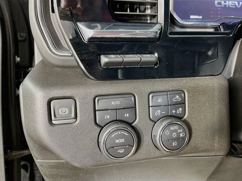Used 2023 Chevrolet Silverado 1500 LTZ w/ LTZ Premium Package AWD/4WD image 13