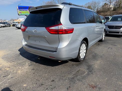 Used 2016 Toyota Sienna XLE image 9