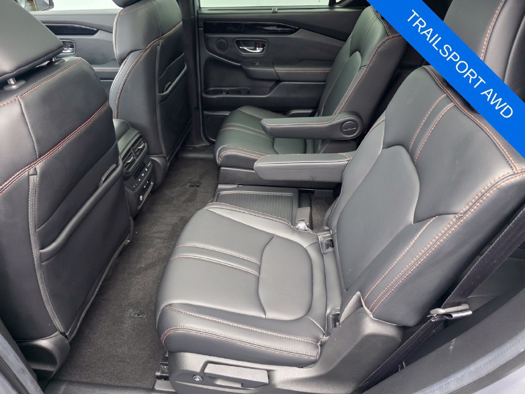Used 2025 Honda Pilot TrailSport image 14