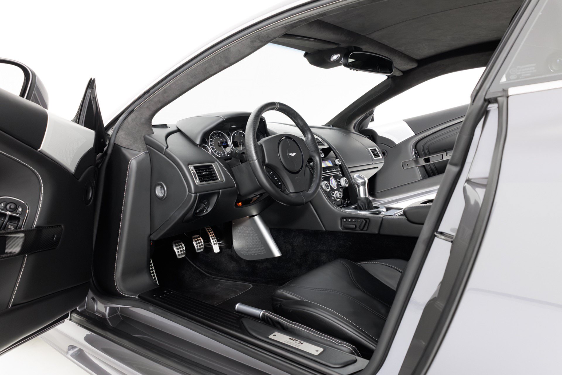 Used 2010 Aston Martin DBS Coupe RWD image 13
