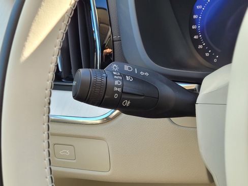 New 2026 Volvo XC60 B5 Ultra w/ Climate Package image 18