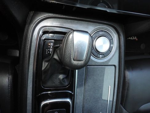 Used 2022 Nissan Armada SV w/ SV Appearance Package RWD image 25