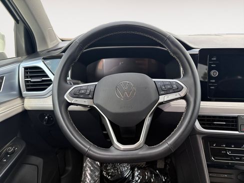 Used 2025 Volkswagen Taos SE image 13