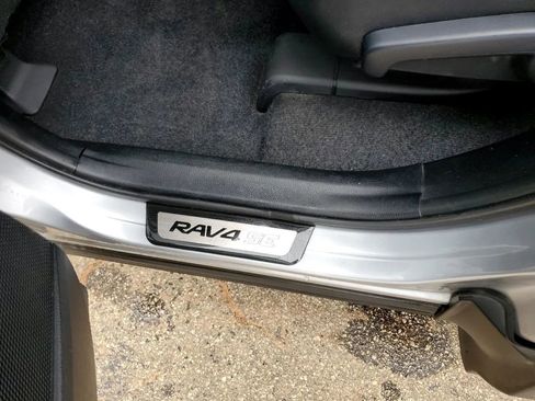 Used 2016 Toyota RAV4 SE image 33