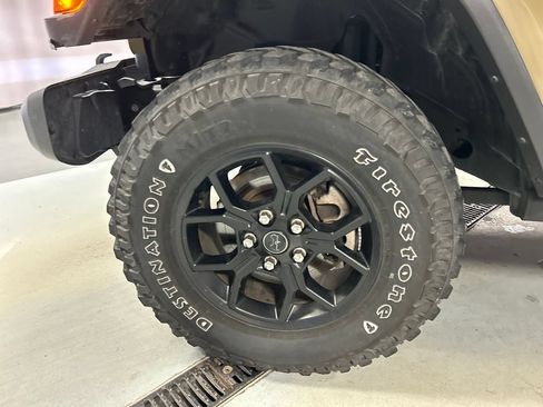 Used 2025 Jeep Gladiator Sport AWD/4WD image 9