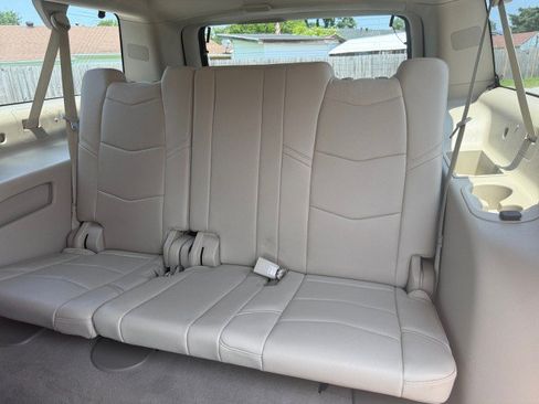 Used 2018 Cadillac Escalade ESV Luxury AWD/4WD image 16