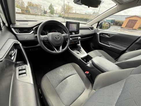 Used 2022 Toyota RAV4 XLE w/ XLE Grade Weather Package image 9