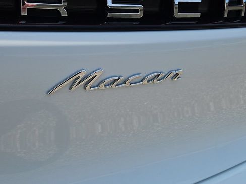 Certified 2026 Porsche Macan AWD/4WD image 12