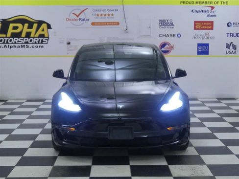 Used 2023 Tesla Model 3 Standard Range image 2