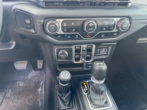 Used 2025 Jeep Wrangler Backcountry image 28