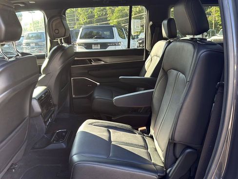 Used 2025 Jeep Wagoneer L Series II w/ Premium Group I AWD/4WD image 13