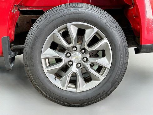 Used 2020 Chevrolet Silverado 1500 LT AWD/4WD image 30