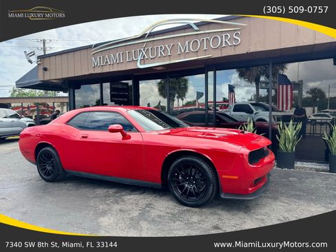 Used 2009 Dodge Challenger SE RWD image 2