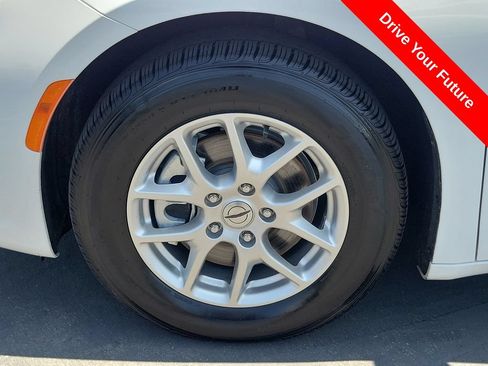 Used 2023 Chrysler Pacifica Touring-L FWD image 30