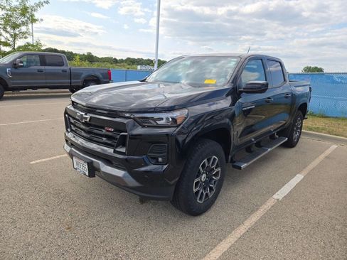 Used 2024 Chevrolet Colorado Z71 w/ Z71 Convenience Package 2 AWD/4WD image 2