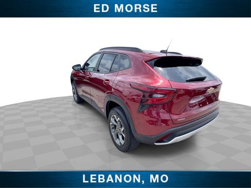 Certified 2025 Chevrolet Trax LT w/ LT Convenience Package FWD image 6