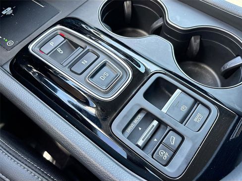 Used 2025 Honda Pilot EX-L image 16