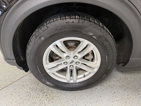Used 2024 Ford Explorer XLT w/ Equipment Group 202A AWD/4WD image 26