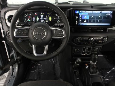 Used 2025 Jeep Wrangler Unlimited Sahara image 10