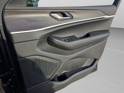 New 2025 Jeep Grand Cherokee Limited RWD image 31