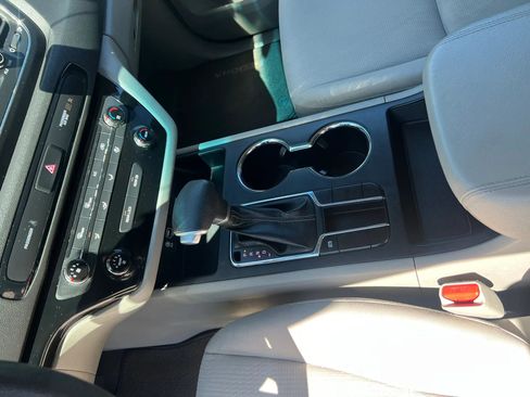 Used 2020 Kia Sedona LX FWD image 17