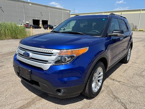 Used 2014 Ford Explorer XLT w/ Equipment Group 202A AWD/4WD image 7