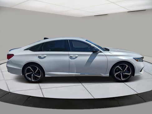 Used 2022 Honda Accord Sport image 6