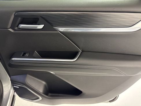 Used 2025 GMC Acadia Elevation image 41