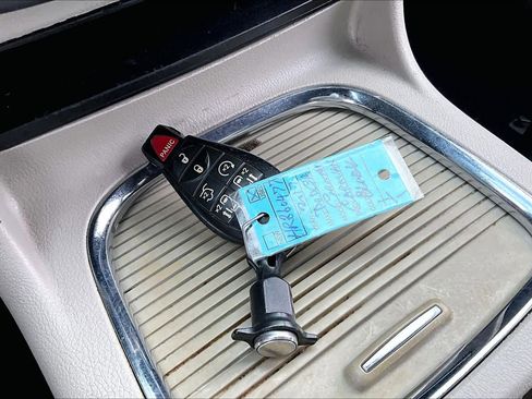 Used 2017 Dodge Grand Caravan SXT image 14