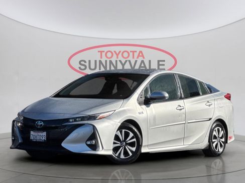 Used 2017 Toyota Prius Prime Advanced image 2