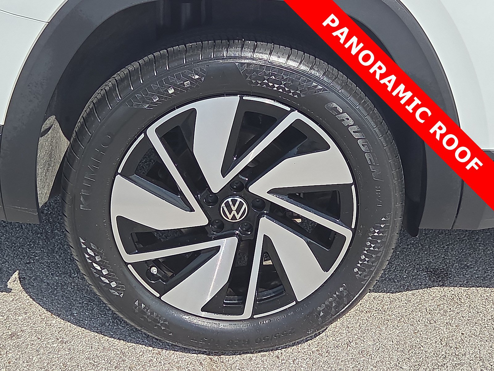 Used 2024 Volkswagen Atlas SE w/ Panoramic Sunroof Package FWD image 7